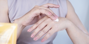 9 Manfaat Hand Cream yang Sering Dilewatkan, Bantu Cegah Penuaan Dini Kulit Tangan