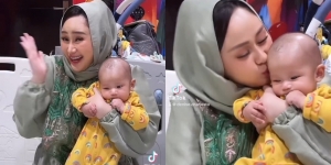 8 Potret Denise Chariesta Pakai Hijab sambil Gendong Baby Jaden, Aura Keibuannya Makin Terpancar!