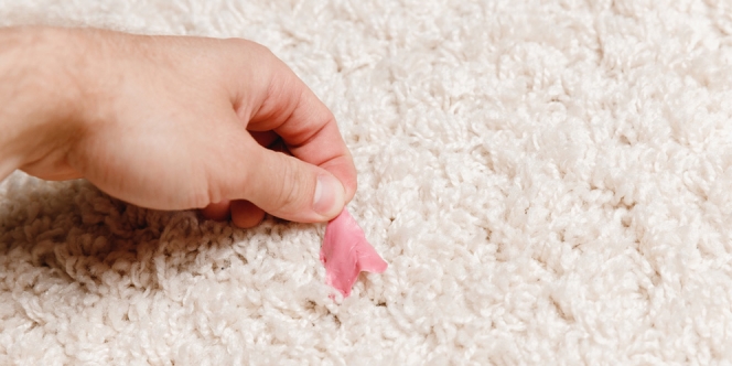 4 Cara Membersihkan Permen Karet di Karpet atau Kain, Paling Cepat dan Mudah