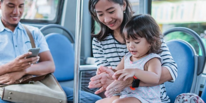 6 Cara Mengatasi Balita Tantrum di Transportasi Umum agar Tidak Mengganggu Penumpang Lainnya