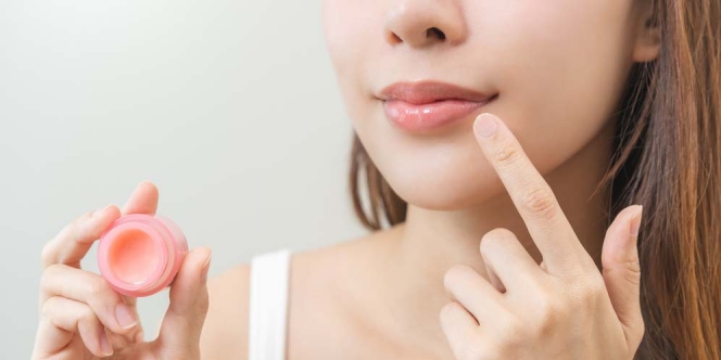 12 Rekomendasi Lip Balm dengan SPF, Perlindungan Maksimal untuk Bibir Sehat