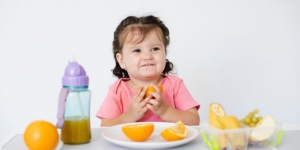 7 Ide Cemilan Bayi Umur 1 Tahun yang Tinggi Vitamin dan Mineral, Bikin si Kecil Kenyang Lebih Lama