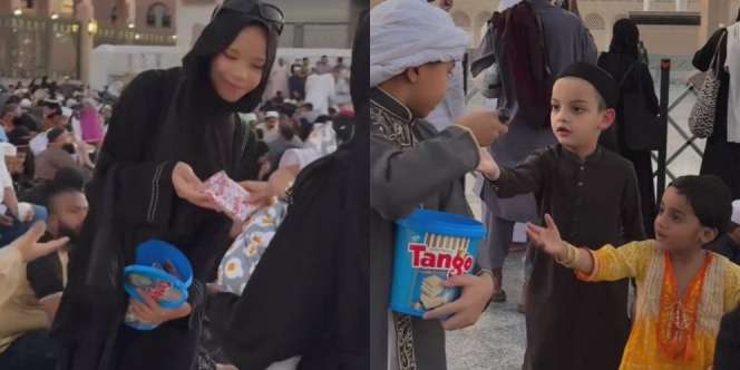 7 Foto Gen Halilintar Lakukan Kebaikan dengan Bagi-bagi Makanan saat Umrah, Banyak Diserbu!