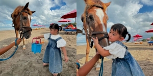 Foto Keseruan Moana Main Bareng Kuda di Pantai, Udah Bestie Sampai Gak Ada Takutnya!