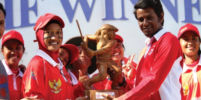 Sambut Hari Kartini, Neutrogena Indonesia Dukung Pengembangan Cricket Putri di Indonesia