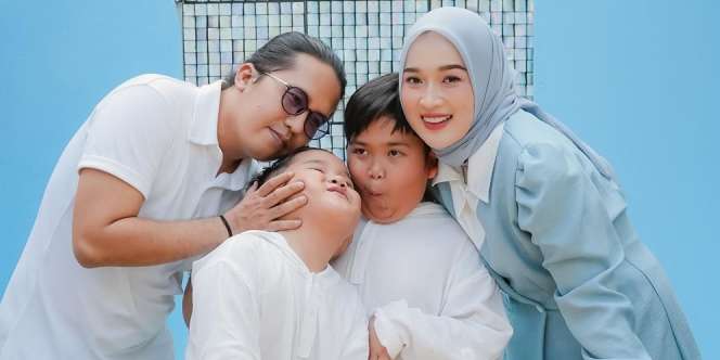 Foto Kebersamaan Ririe Fairus dan Ayus Sabyan di Acara Ulang Tahun Sang Anak yang Harmonis Meski Sudah Berpisah