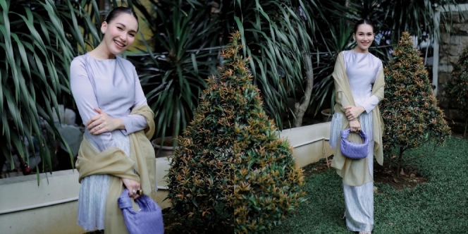 Open House di Rumah Calon Mertua, Ini Penampilan Cantik Ayu Ting Ting dalam Balutan Kebaya Melayu