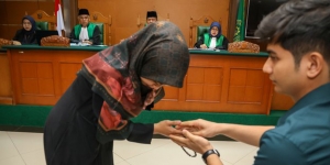 Gak Jadi Hari Ini, Sidang Putusan Cerai Ria Ricis dan Teuku Ryan Ditunda Besok