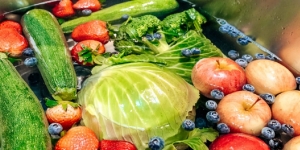 9 Tips Mencuci Buah dan Sayur supaya Bersih Bebas Pestisida