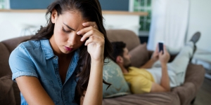 7 Cara Mengatasi Rasa Bosan dalam Hubungan, Jangan Dulu Putus Ya!