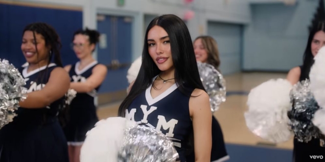 Lirik Lagu Make You Mine - Madison Beer