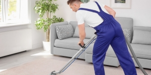 6 Cara Bersihkan Noda Saus di Karpet, Cepat, Efektif, dan Anti Ribet