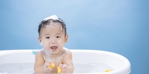 5 Rekomendasi Sabun untuk Biang Keringat Bayi yang Aman untuk Kulit Sensitif Si Kecil