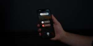 Cara Melakukan Emergency Call di iPhone dan Apple Watch