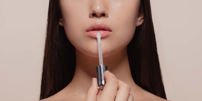 10 Rekomendasi Lip Gloss Bening Lokal untuk Tampilan yang Plumpy dan Segar, Bikin Bibir Cantik dan Sehat