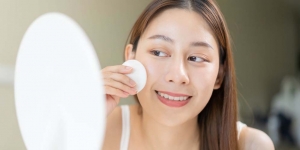 10 Rekomendasi Tisu Pembersih Makeup yang Affordable, Dijamin Praktis dan Wajah Auto Bersih!