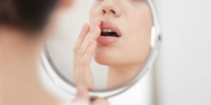 10 Cara Mencerahkan Bibir secara Alami, Sekaligus Bikin Lembut dan Lembap 