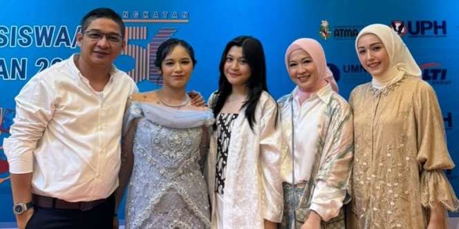 9 Foto Wisuda Shakiena Azalea Putri Pasha Ungu dan Okie Agustina, Ada Adelia Wilhelmina juga!