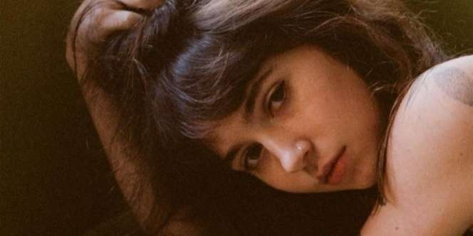 Lirik Lagu Sexy To Someone - Clairo 