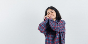 Tidur Berjalan pada Anak Bikin Moms Khawatir Si Kecil Keluyuran? Begini Cara Mengatasinya!