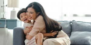 5 Jenis Kasih Sayang yang Perlu Diberikan Orang Tua pada Anak