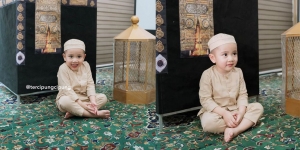 Udah Siap Berangkat Haji Nih, Ini 7 Foto Cipung saat Ikut Manasik Haji di Depan Miniatur Ka'bah