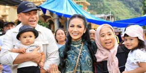 Ditinggal Beribadah Haji, Ameena dan Azzura Ikut Berlebaran di Kampung Halaman Kris Dayanti! 