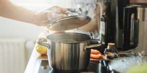 11 Tips Dapur Tidak Bau Setelah Masak Daging, Bye bye Amis!