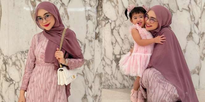 10 Foto Ria Ricis dan Moana saat Hadir ke Kondangan, Kompak Pakai Outfit Warna Mauve!