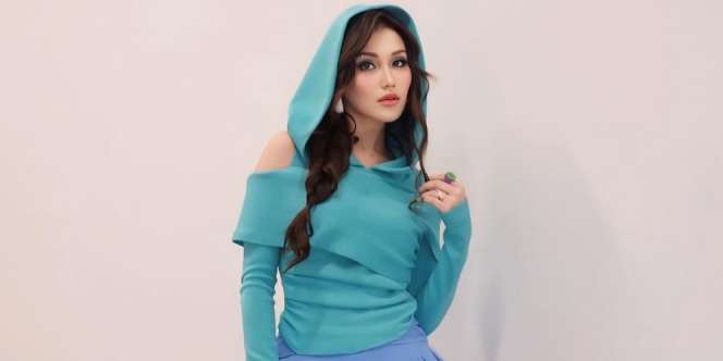 Peramal Hard Gumay Prediksi Ayu Ting Ting akan Bertemu Jodoh di Tahun 2025, Siapa ya Kira-kira?