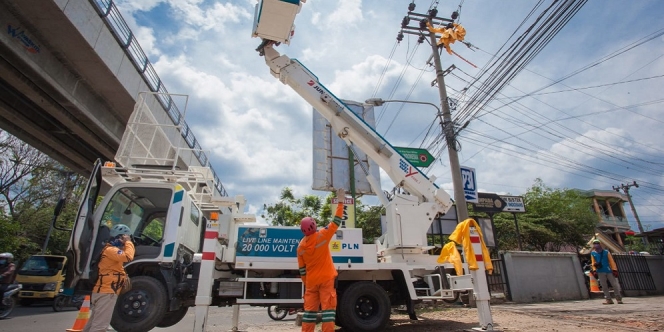 Cara Memindahkan Tiang Listrik PLN dan Biaya Penanganannya