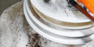 5 Penyebab Saluran Cuci Piring Mampet dan Cara Mengatasinya