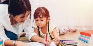 8 Tips Mengajari Anak Belajar Warna dan Usia yang Tepat untuk Memulai