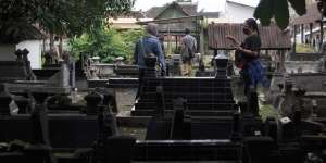 Jelajahi Makam Kuno, Indonesia Graveyard Gali Sejarah Sambil Berburu Kuburan Unik