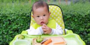 13 Ide Finger Food untuk Bayi di Atas Usia 6 Bulan