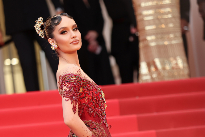 ‘Biarkan Cinta Bersemi’ di Red Carpet Cannes Film Festival L'Oréal Paris Tampilkan Pesona Indonesia di Panggung Dunia