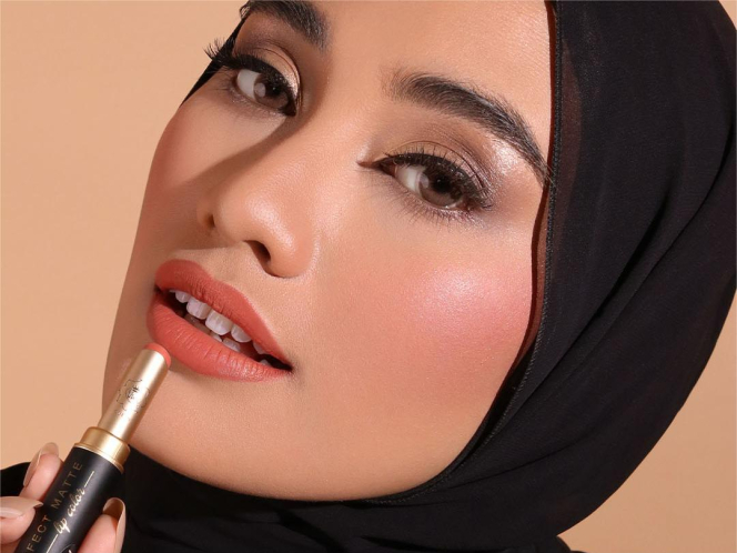 Cara Gampang Pilih Lipstik Sesuai Undertone Kulit, Biar Makeup Nggak Kusam Lagi