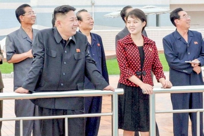 8 Potret Cantik Ri Sol-ju, Istri Kim Jong Un yang Kini Makin Stylish Memakai Brand Mewah!