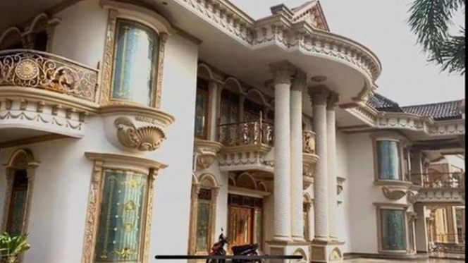 8 Potret Kemewahan Rumah Muzdalifah yang Dijual Seharga 50 Miliar pada Baim Wong