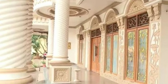 8 Potret Kemewahan Rumah Muzdalifah yang Dijual Seharga 50 Miliar pada Baim Wong
