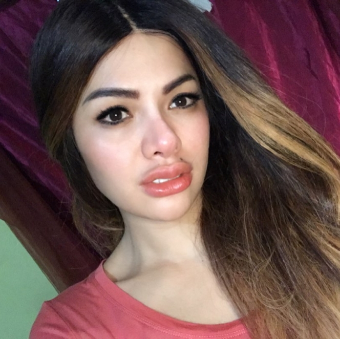 Dibilang Mirip Kylie Jenner, 10 Seleb Indonesia Ini Punya Bibir Bervolume yang Gak Kalah Menawan