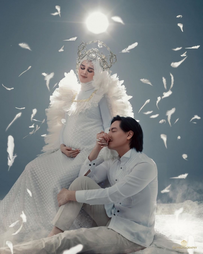 Mirip Bidadari, Ini 9 Potret Cut Meyriska Pamer Baby Bump Besar Saat Maternity Shoot