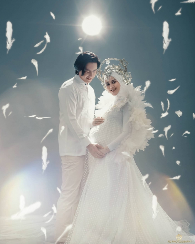 Mirip Bidadari, Ini 9 Potret Cut Meyriska Pamer Baby Bump Besar Saat Maternity Shoot