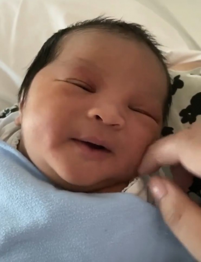 10 Potret Gemas Baby Ibrahim, Putra Arief Muhammad dan Tipang yang Baru Lahir
