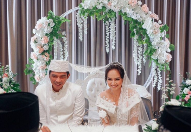 6 Potret Pernikahan Angelica Simperler dengan Rico Hidros Daeng, Sakral dan Penuh Haru