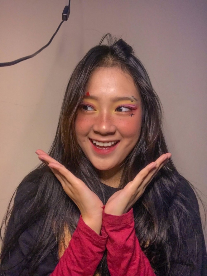 10 Potret Gemesin Dey JKT48, Member yang Suka Main Sama Ular