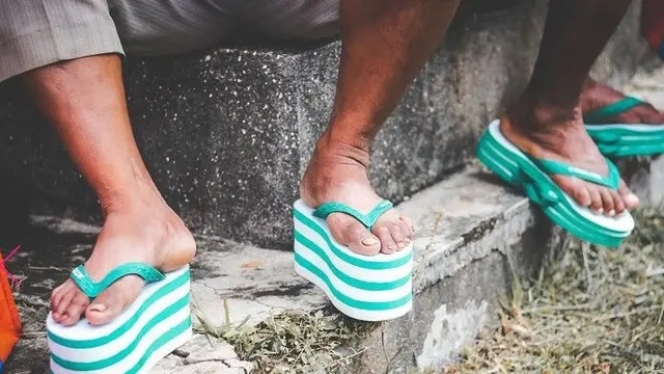 Terlampau Kreatif, Ini 10 Potret Sandal Jepit yang Uniknya Kebangetan