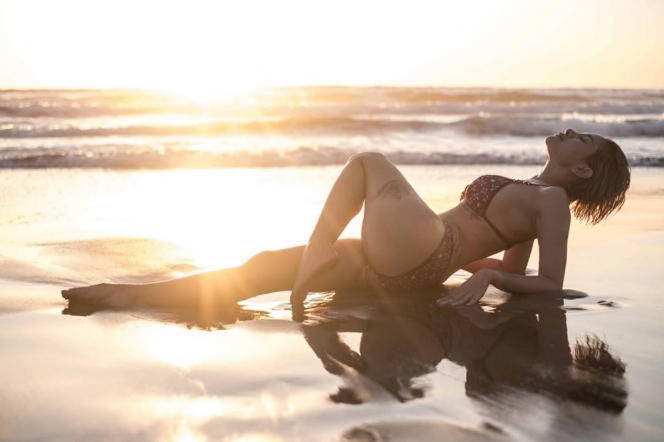 Sering Berpose Hot, Ini 10 Potret Seksi Nikita Mirzani Saat Berlibur di Pantai