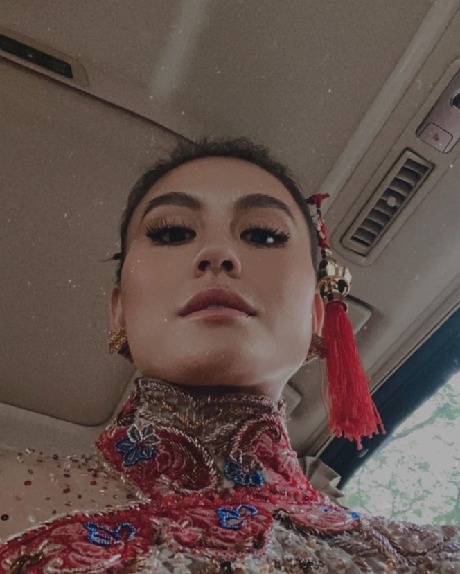 Tetap Cinta Lokal, Berikut 7 Potret Agnez Mo Kenakan Batik dan Kebaya Khas Indonesia