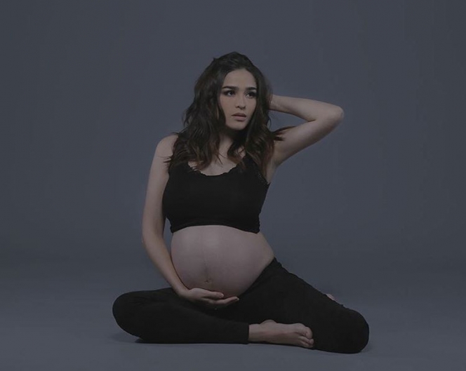 Pamer Baby Bump, 10 Artis Ini Tampil Seksi Saat Maternity Shoot